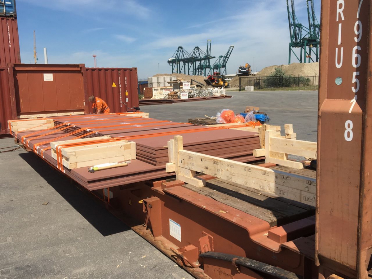 special ultra-wide of wear-resistant steel plates were  packing at port-2