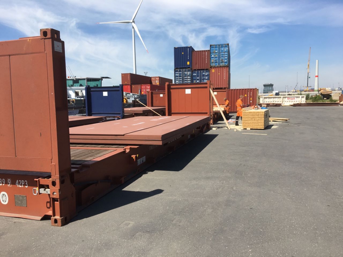 special ultra-wide of wear-resistant steel plates were  packing at port-4