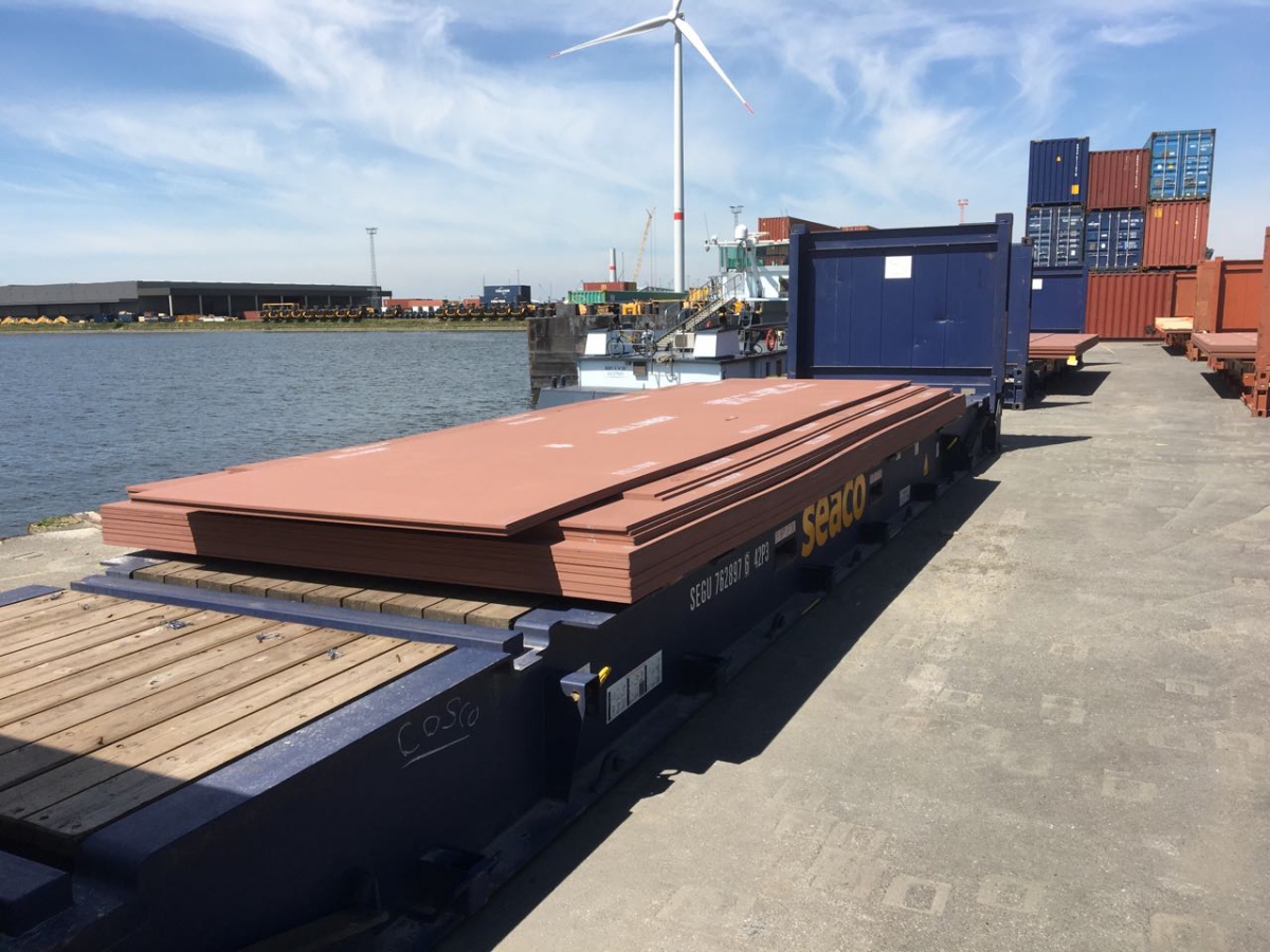 special ultra-wide of wear-resistant steel plates were  packing at port-5